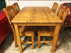 Köksbord + 4st stolar
